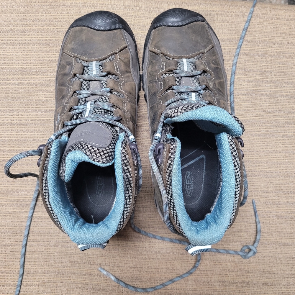 Womans Keens hiking boots size 6 5